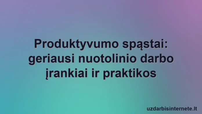 Fokusuotas asmuo efektyviai dirba prie namų biuro stalo su skaitmeninio produktyvumo įrankiais.